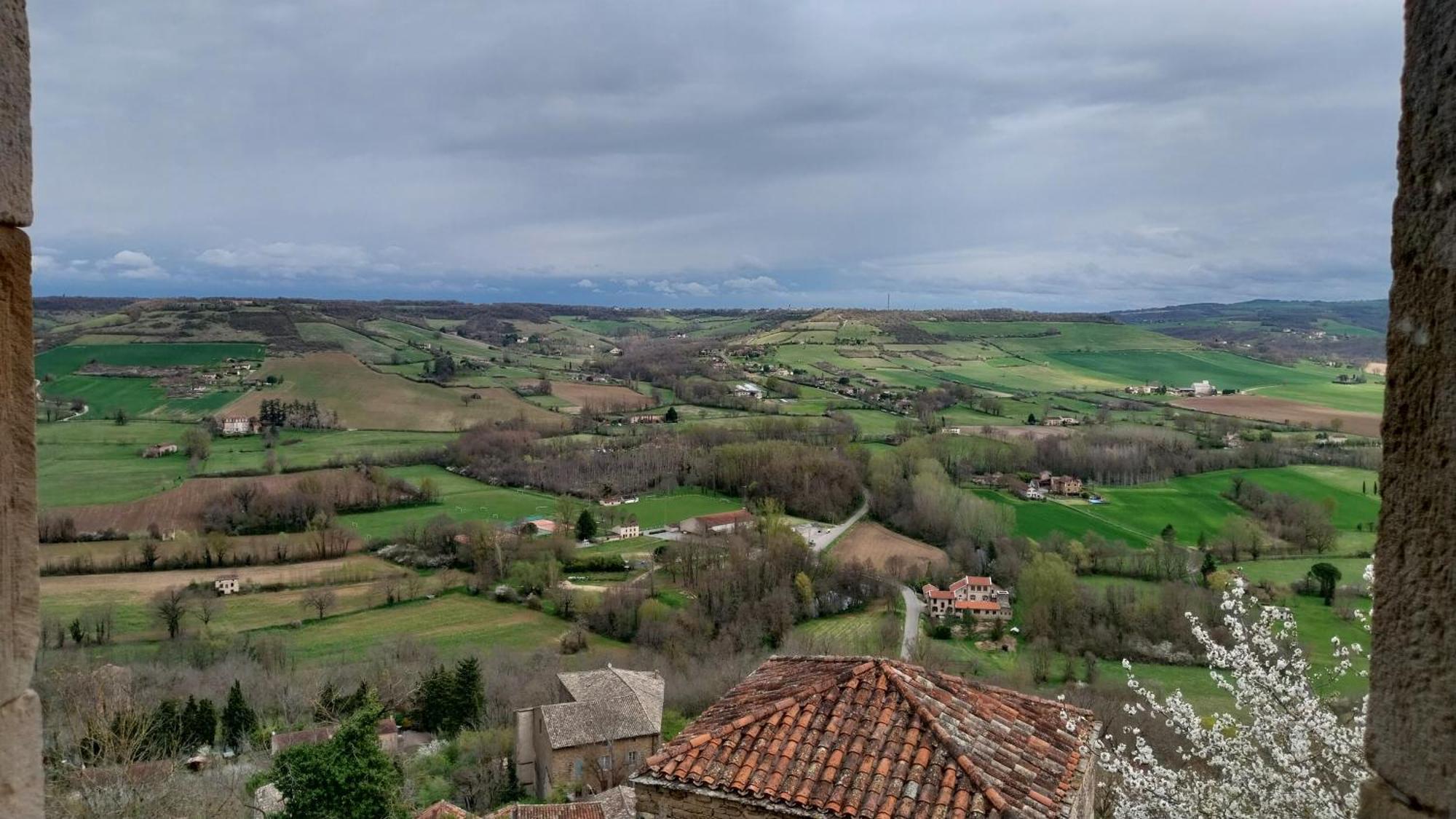 Bed and Breakfast D'Ici Et D'Ailleurs Cordes-sur-Ciel Exterior foto